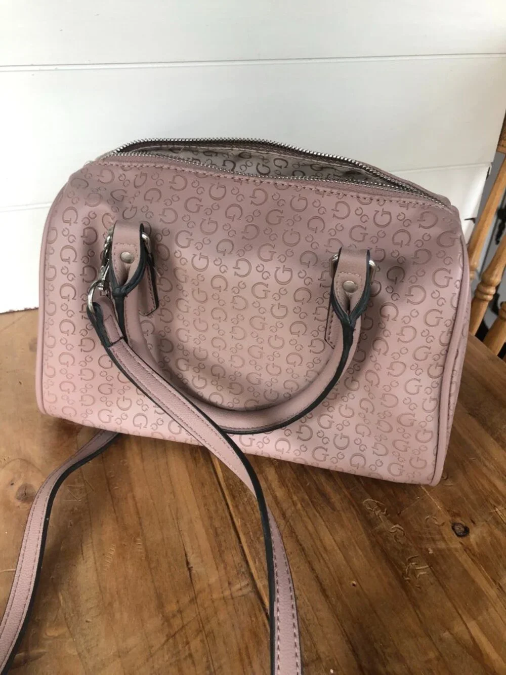 Guess light pink